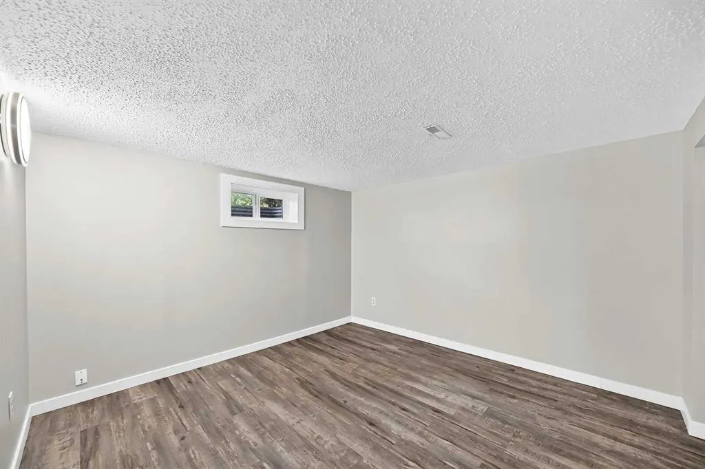 2016 46 Street SE