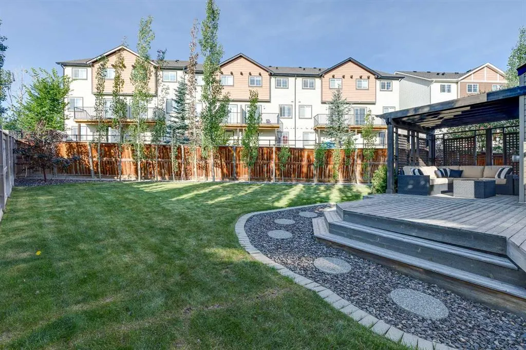 62 Panamount Plaza NW