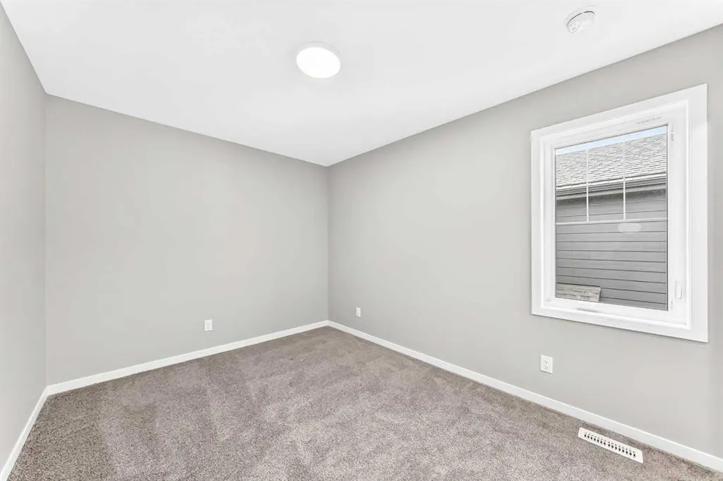 87 Mercado Crescent SE