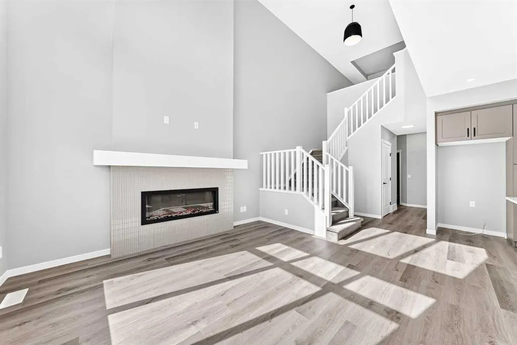 87 Mercado Crescent SE