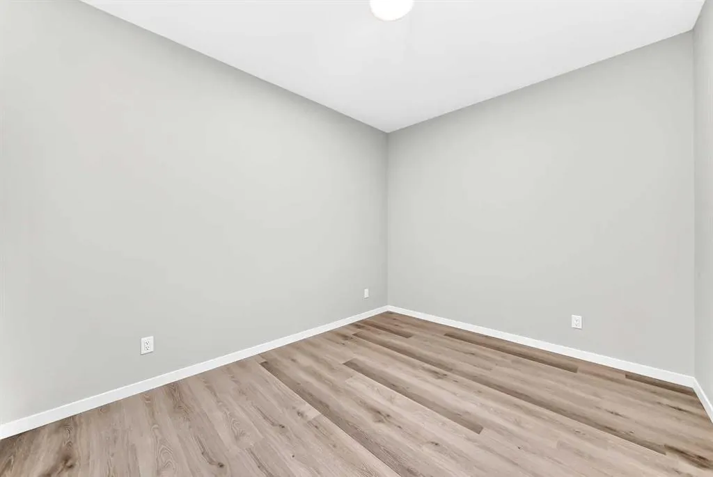 87 Mercado Crescent SE