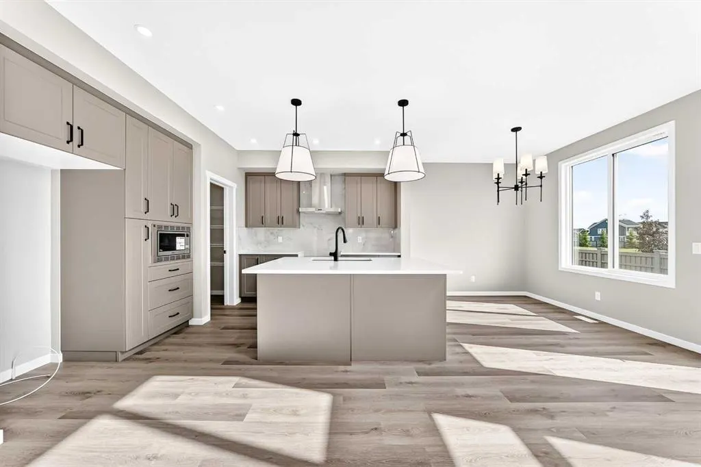 87 Mercado Crescent SE