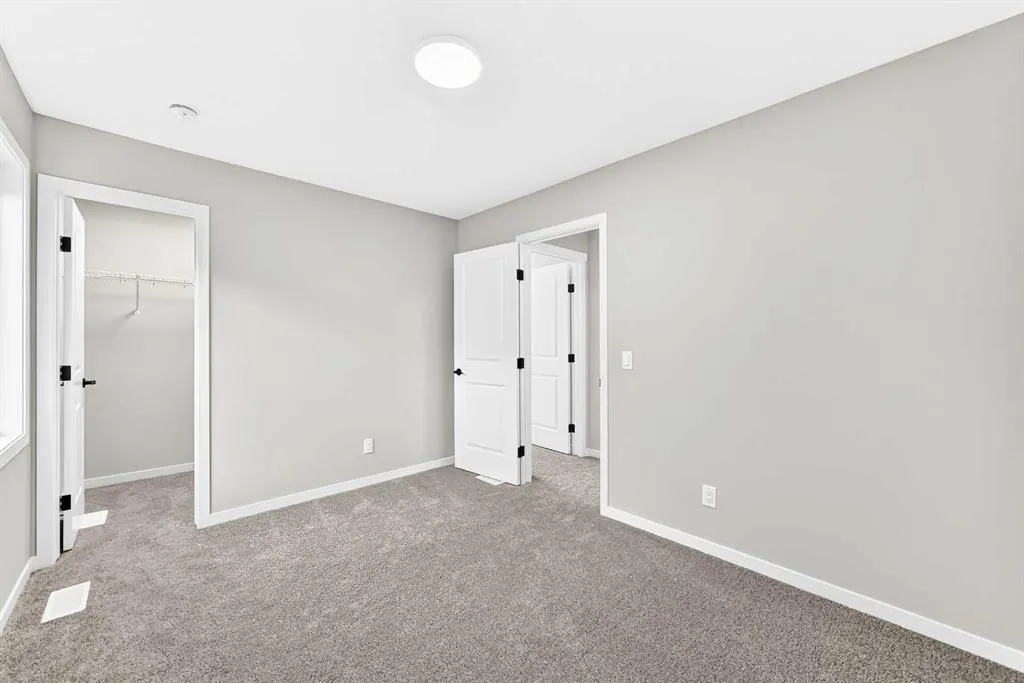 87 Mercado Crescent SE