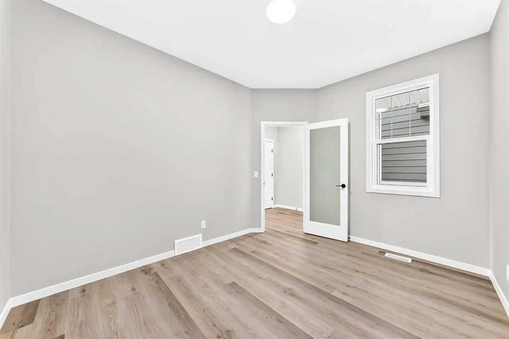 87 Mercado Crescent SE