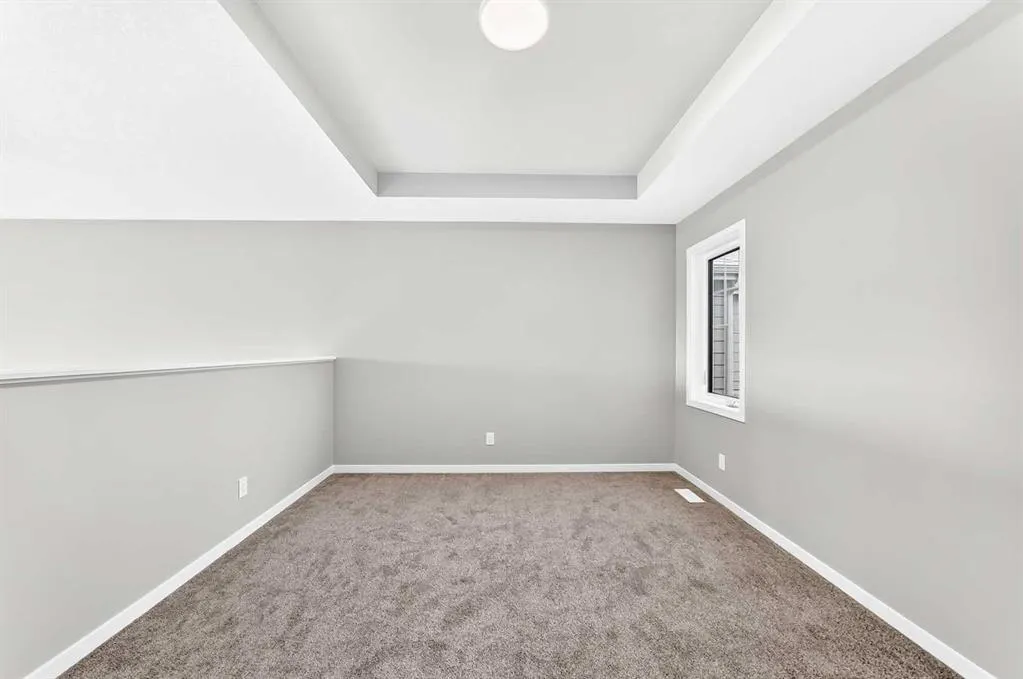 87 Mercado Crescent SE