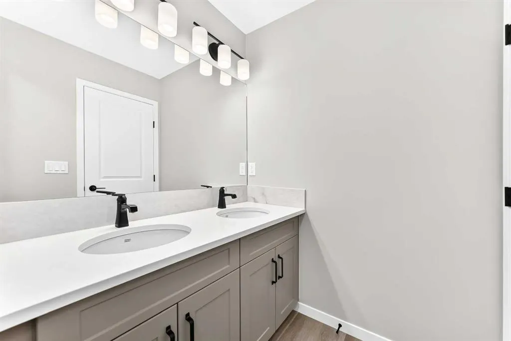 87 Mercado Crescent SE