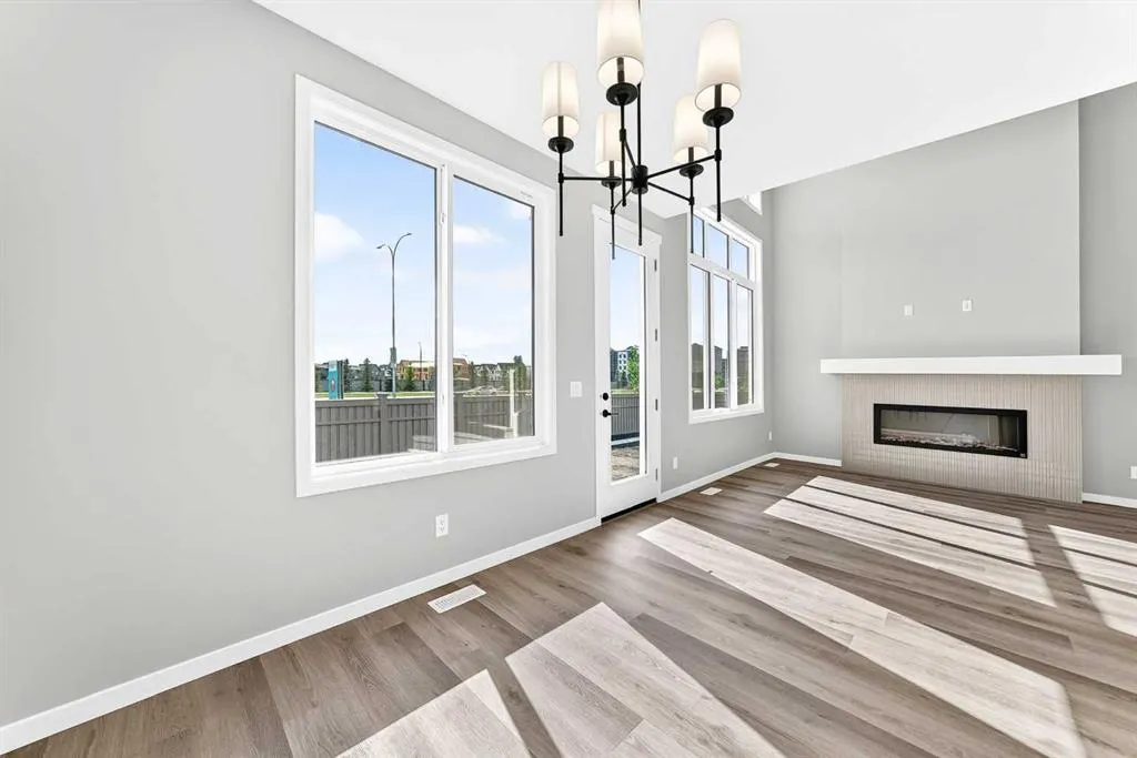 87 Mercado Crescent SE