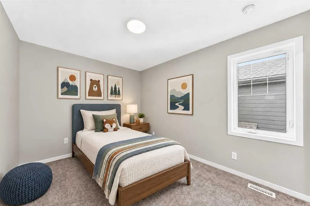 87 Mercado Crescent SE