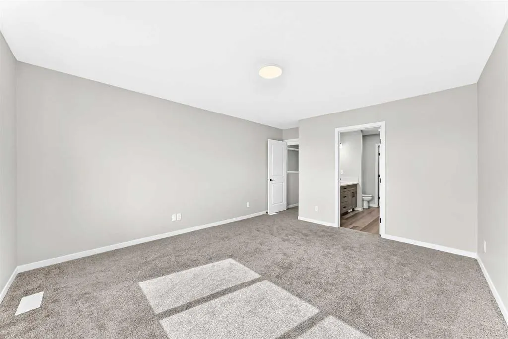 87 Mercado Crescent SE