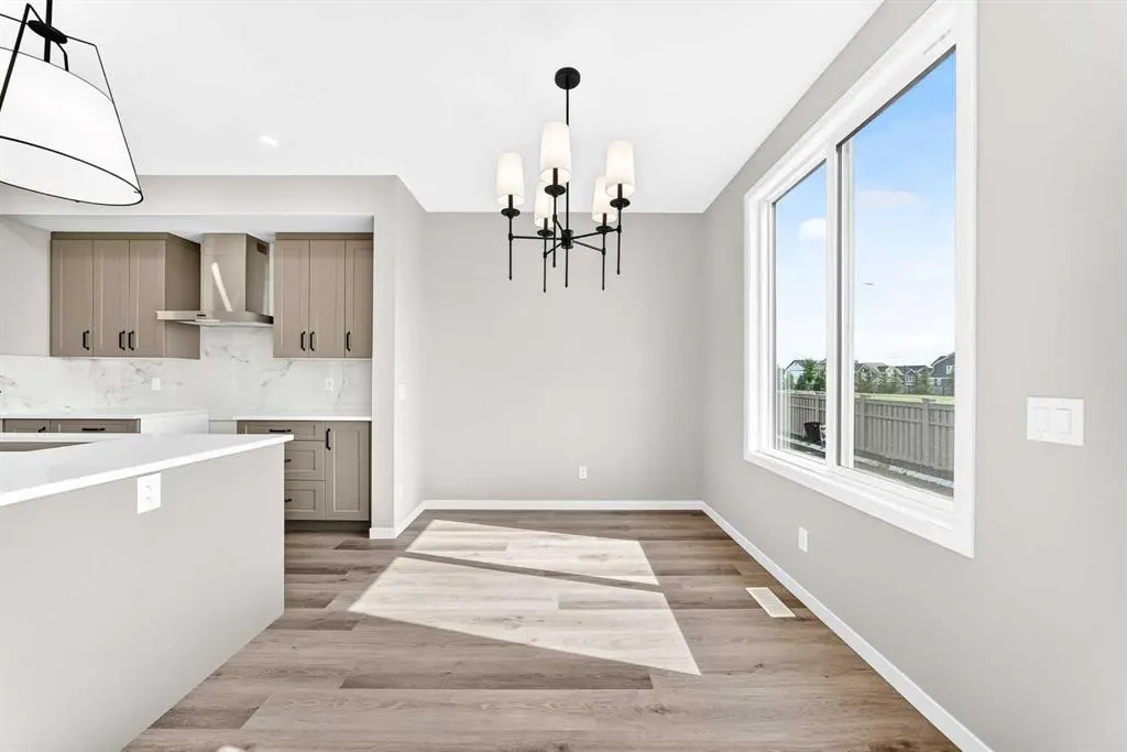 87 Mercado Crescent SE