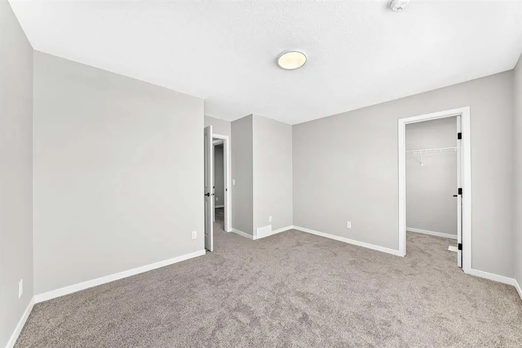 87 Mercado Crescent SE