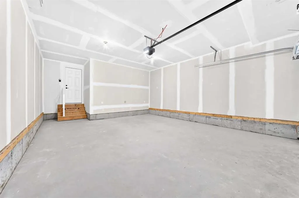 87 Mercado Crescent SE