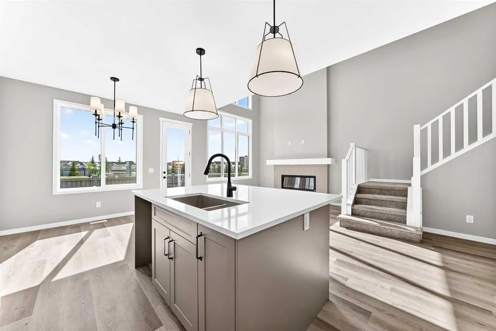 87 Mercado Crescent SE