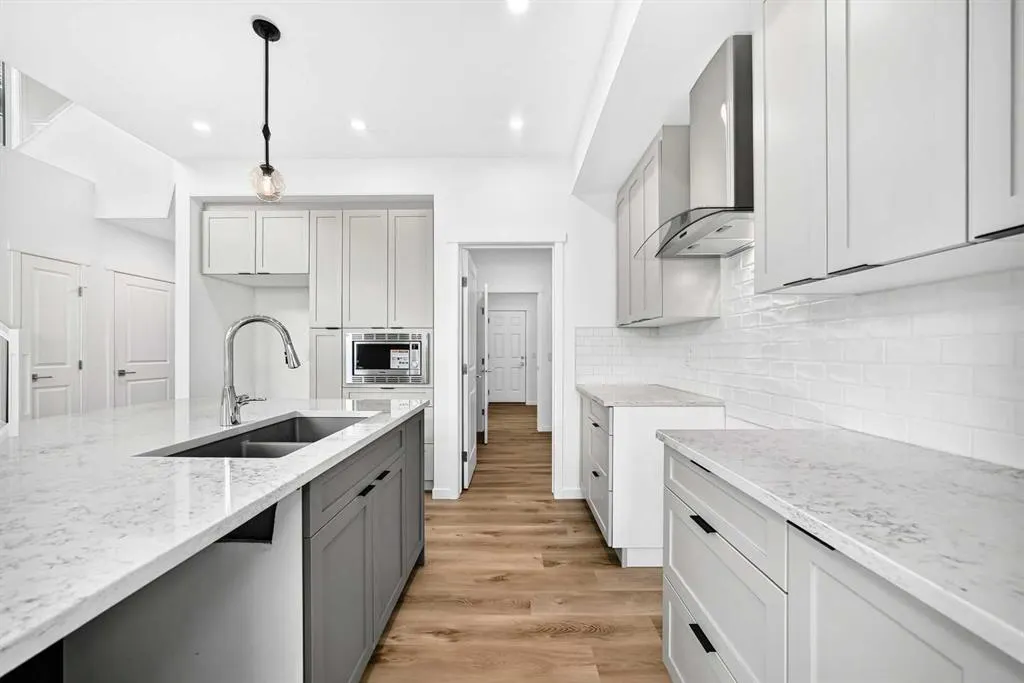 551 Mercado Avenue SE