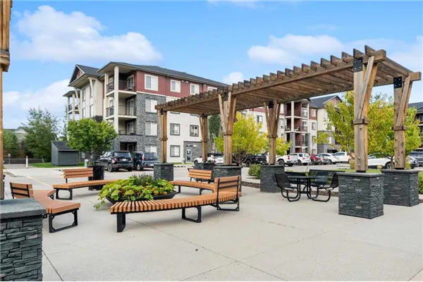 81 Legacy Boulevard SE