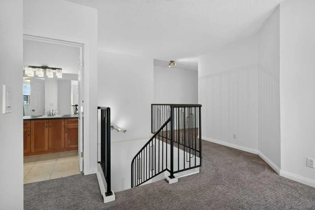 108 15 Avenue SE #707
