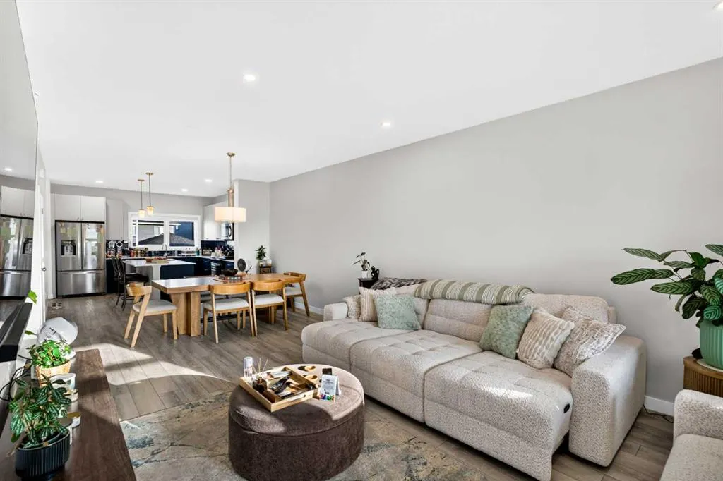 150 Edith Green NW