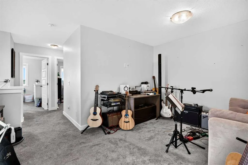 150 Edith Green NW