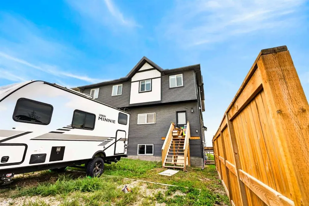 150 Edith Green NW
