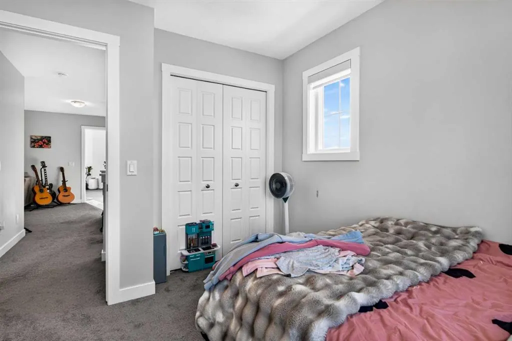 150 Edith Green NW