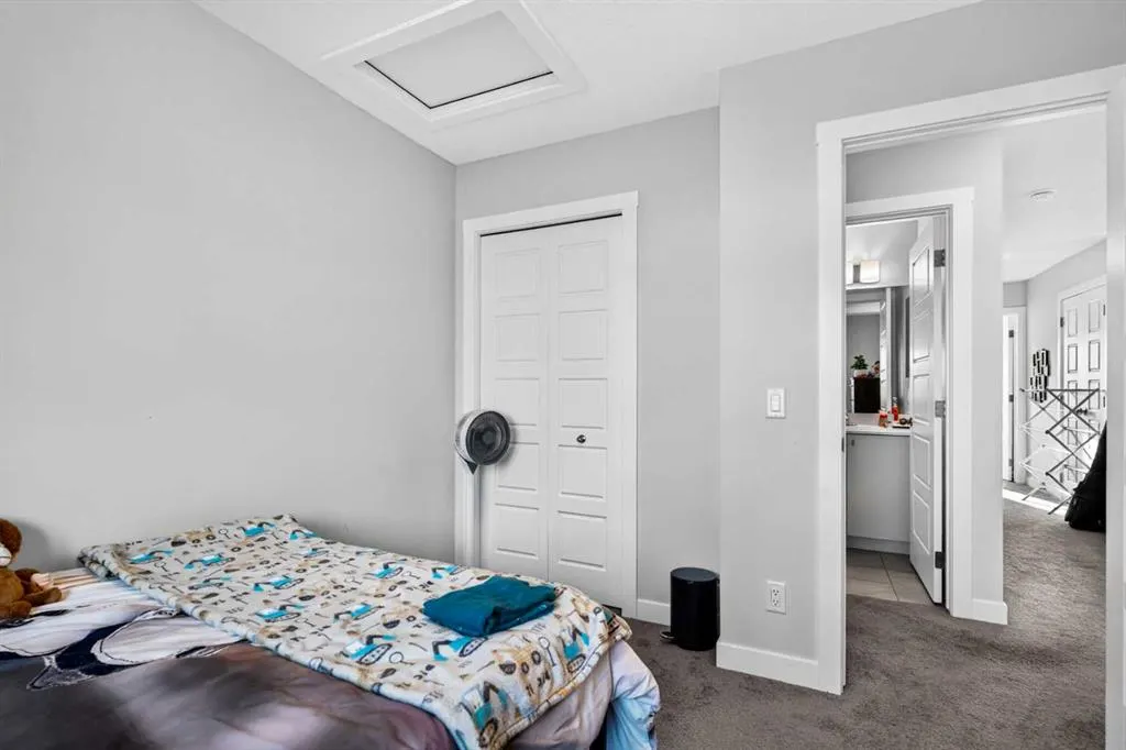 150 Edith Green NW
