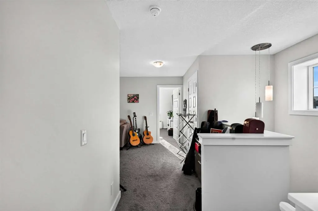 150 Edith Green NW