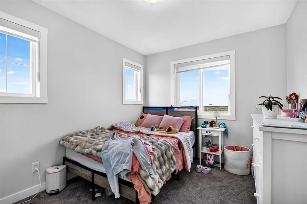 150 Edith Green NW