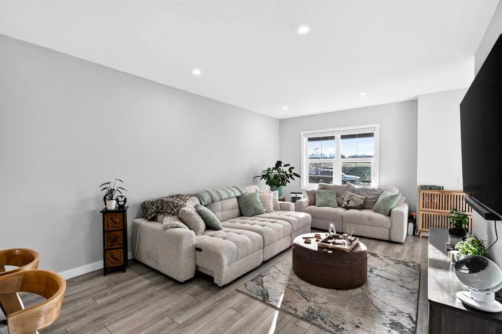 150 Edith Green NW