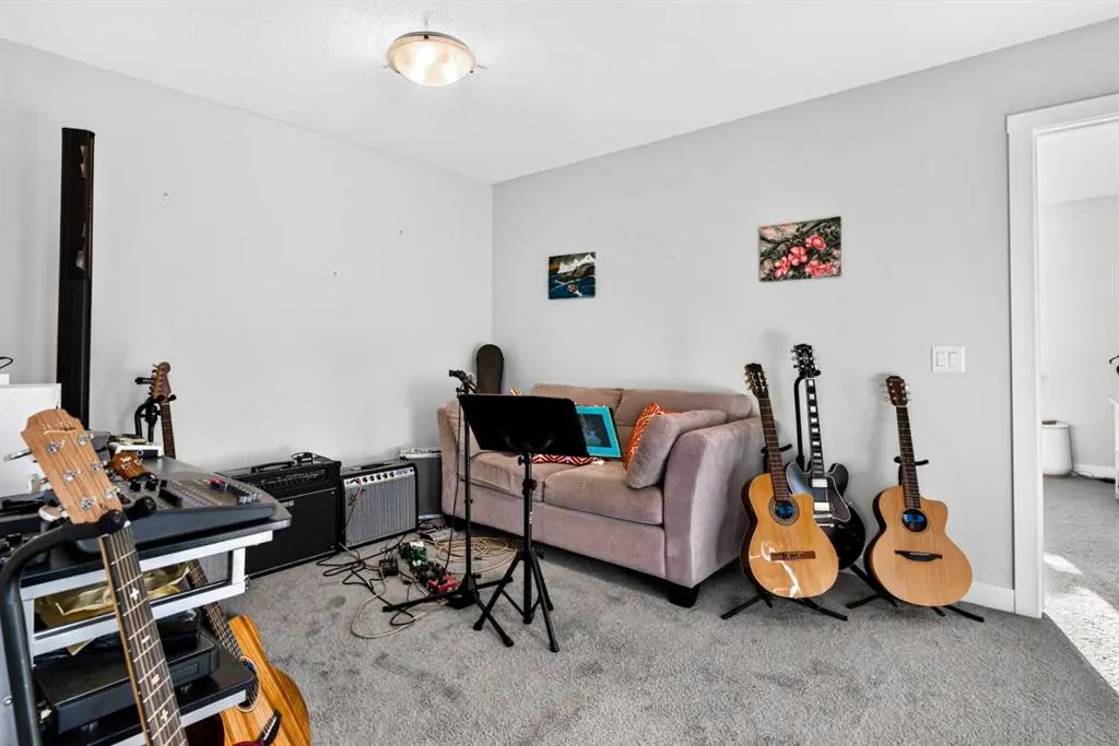 150 Edith Green NW