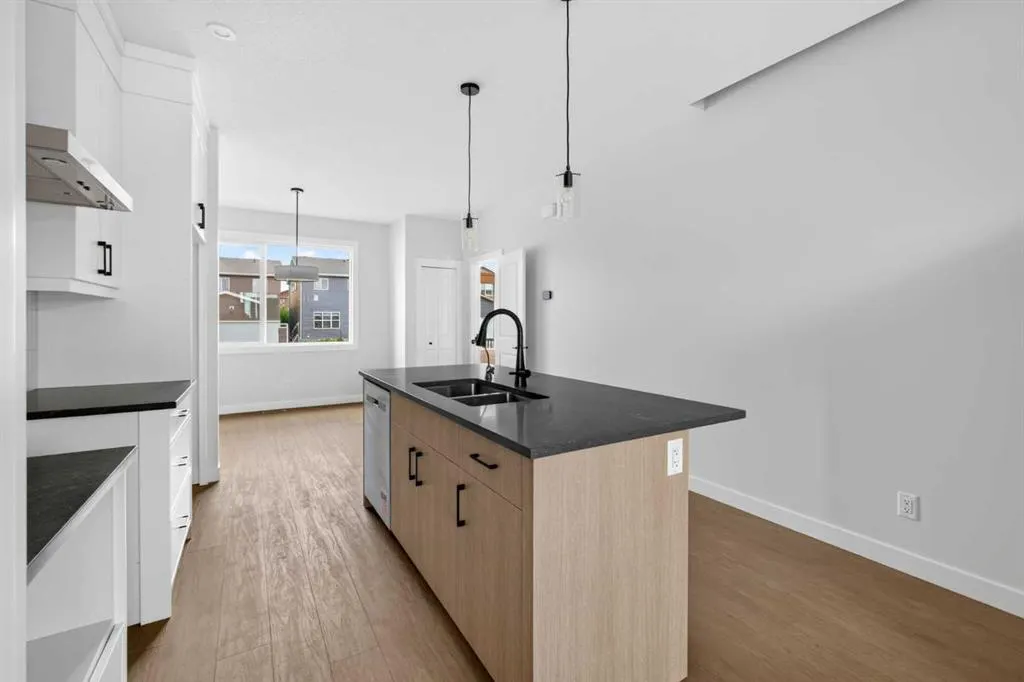 255 Lucas Gate NW