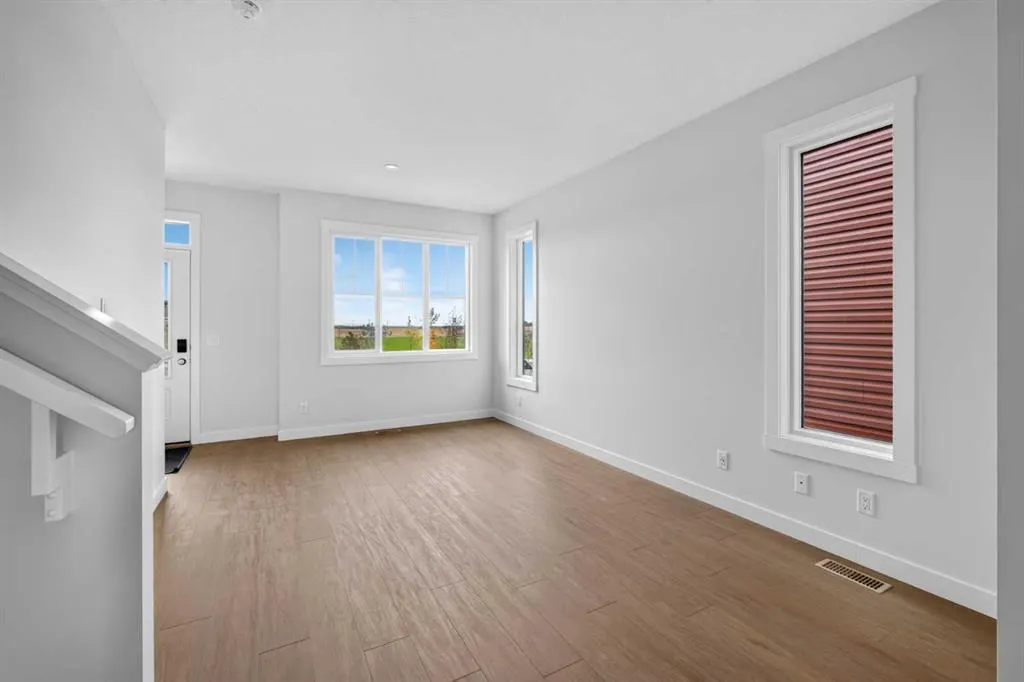 255 Lucas Gate NW
