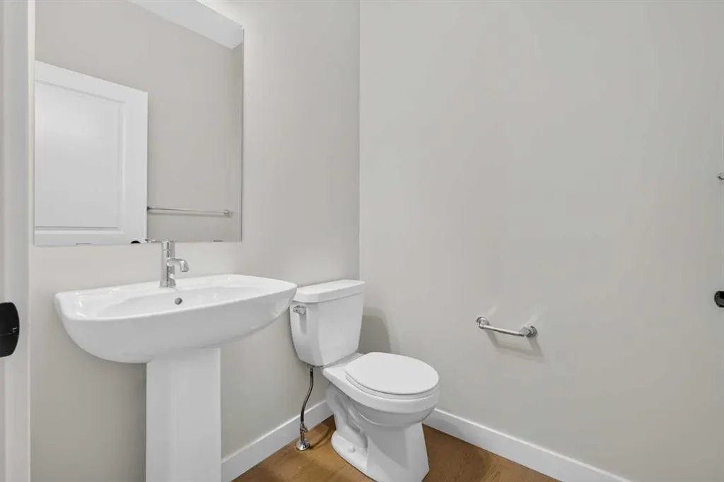 255 Lucas Gate NW
