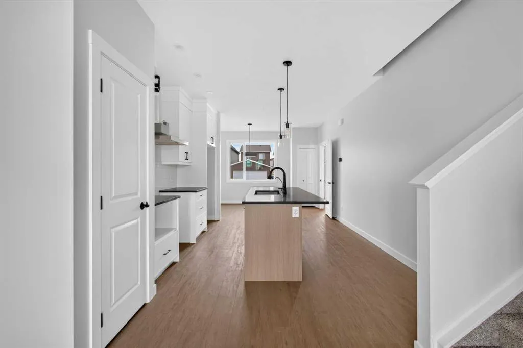 255 Lucas Gate NW