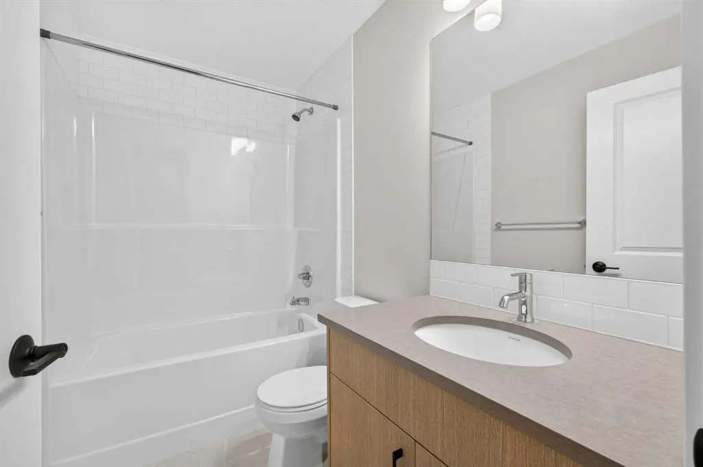 255 Lucas Gate NW