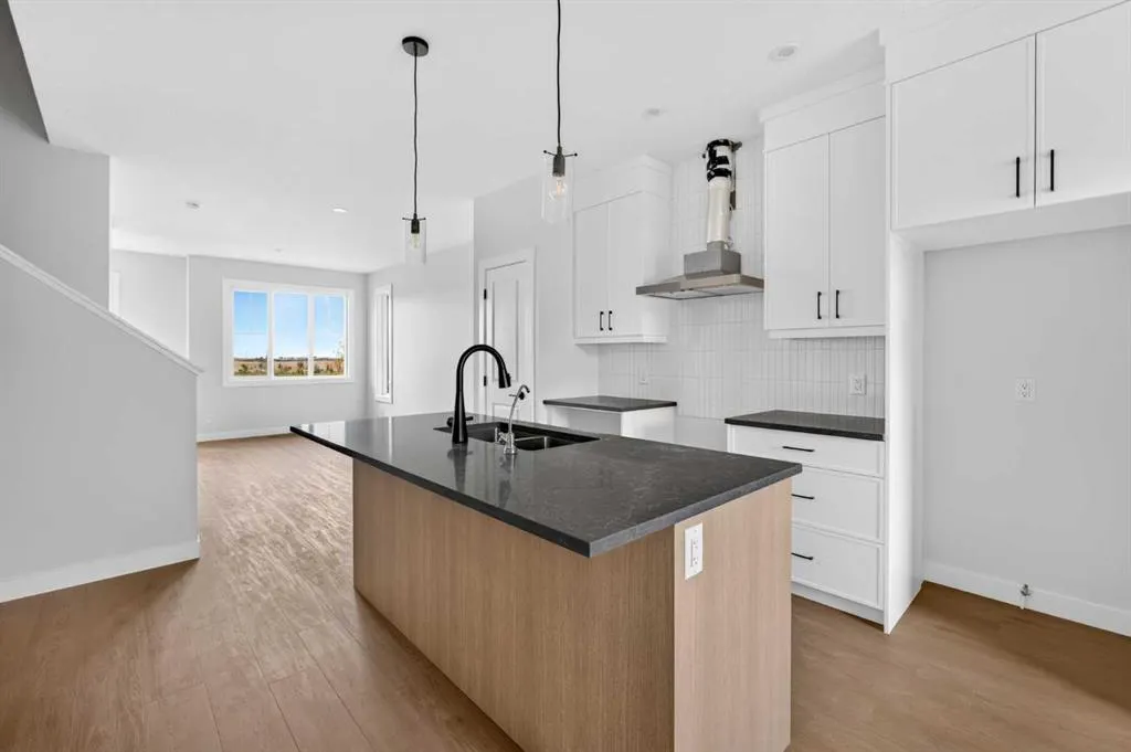 255 Lucas Gate NW