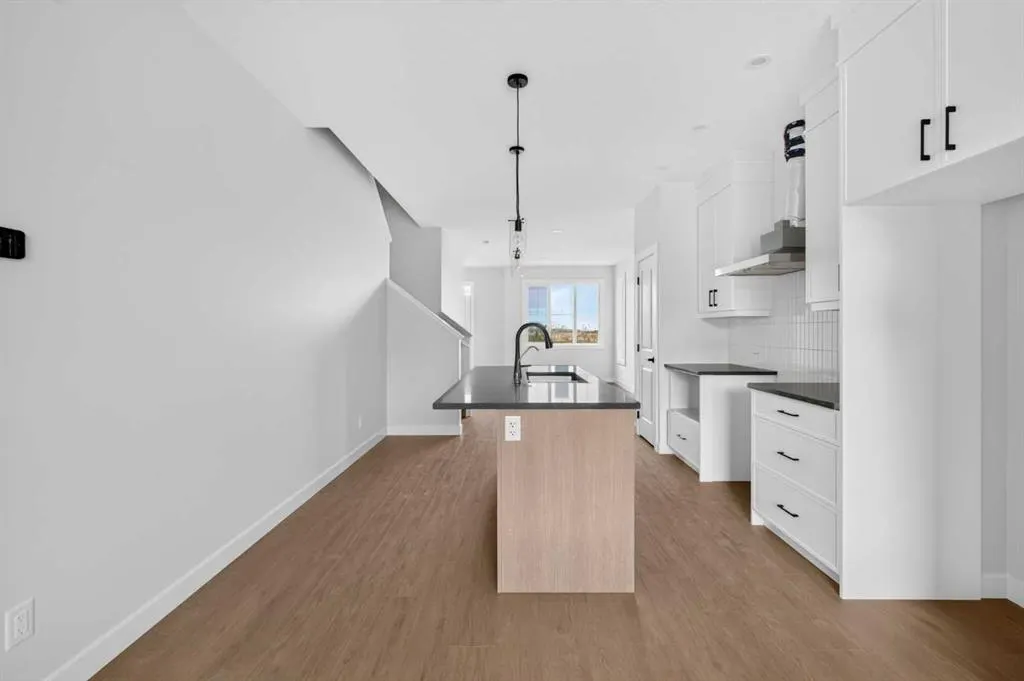 255 Lucas Gate NW