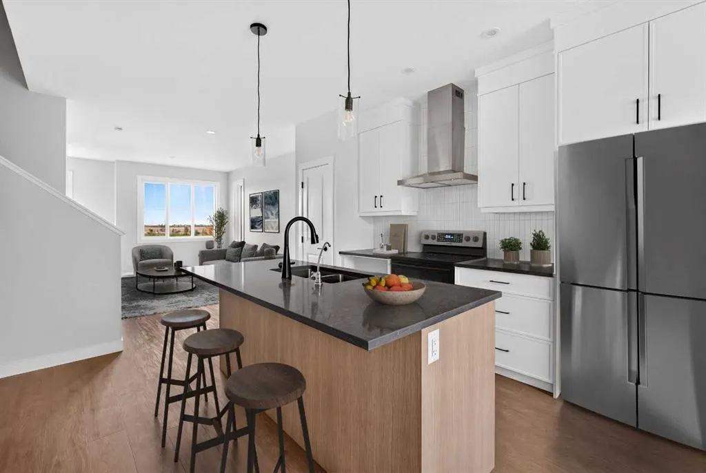 255 Lucas Gate NW