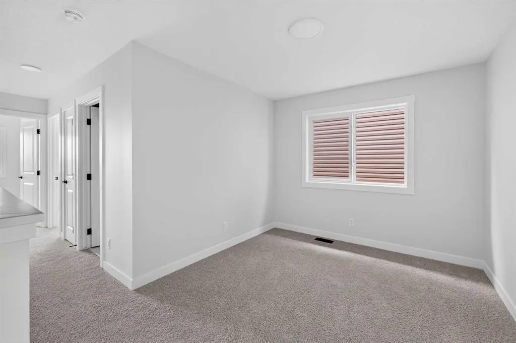 255 Lucas Gate NW