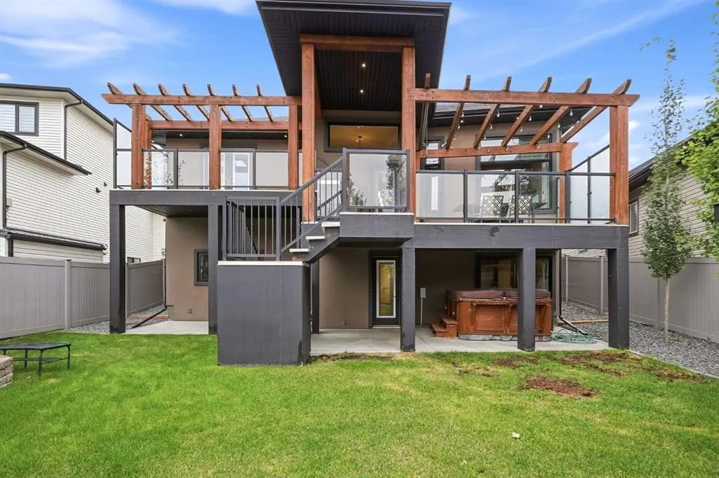 73 Lundberg Crescent