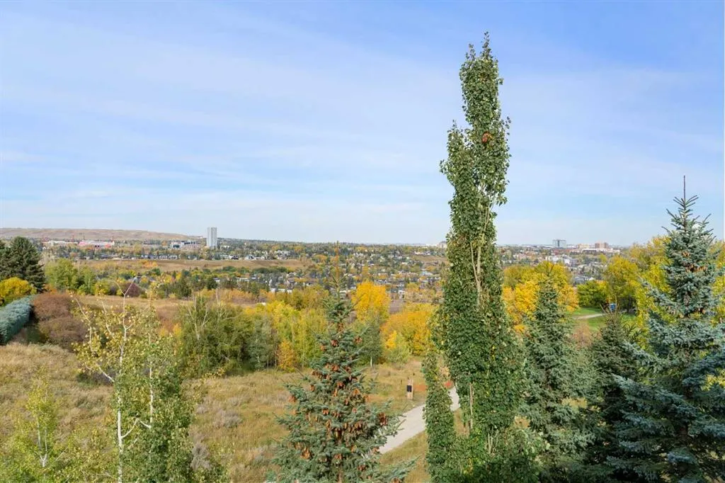 6 Hemlock Crescent SW #405