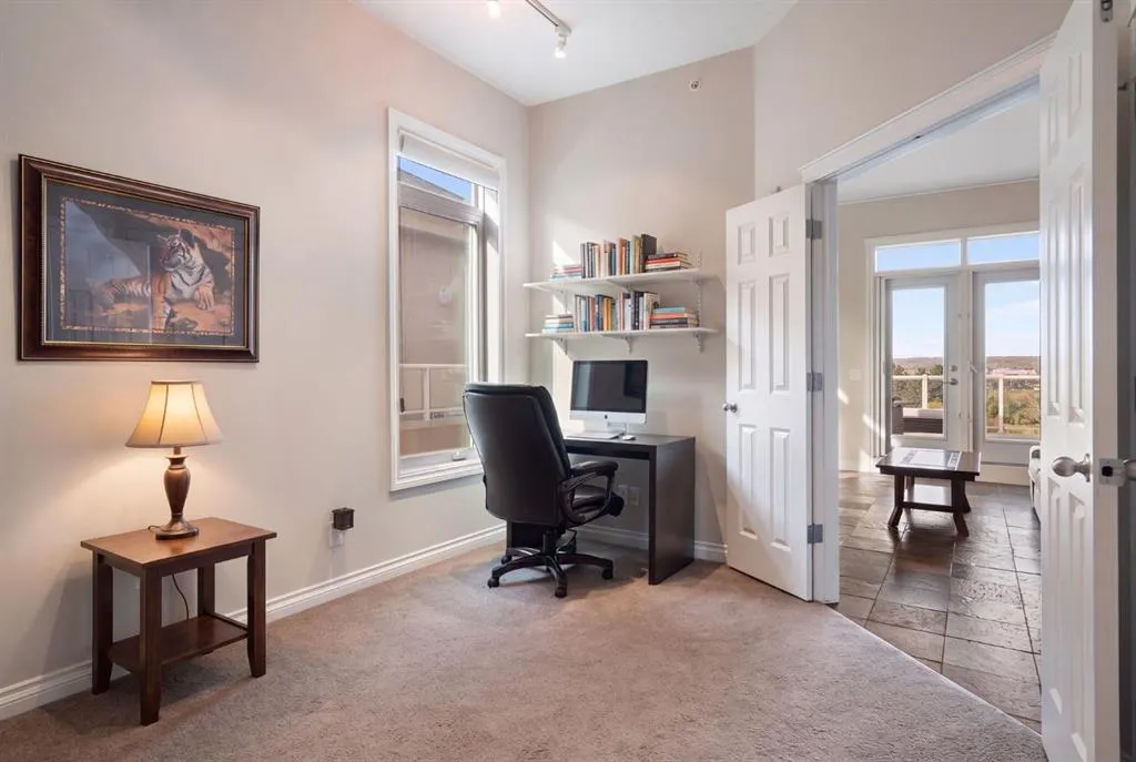 6 Hemlock Crescent SW #405