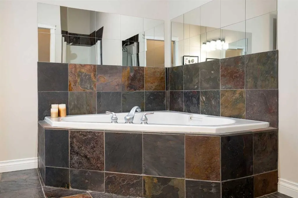 6 Hemlock Crescent SW #405