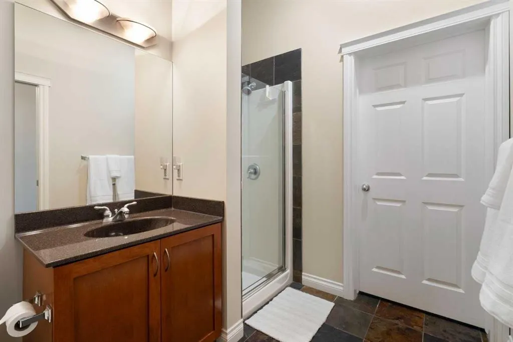 6 Hemlock Crescent SW #405
