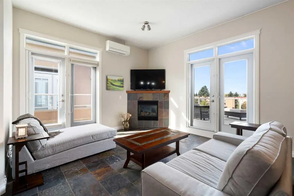 6 Hemlock Crescent SW #405