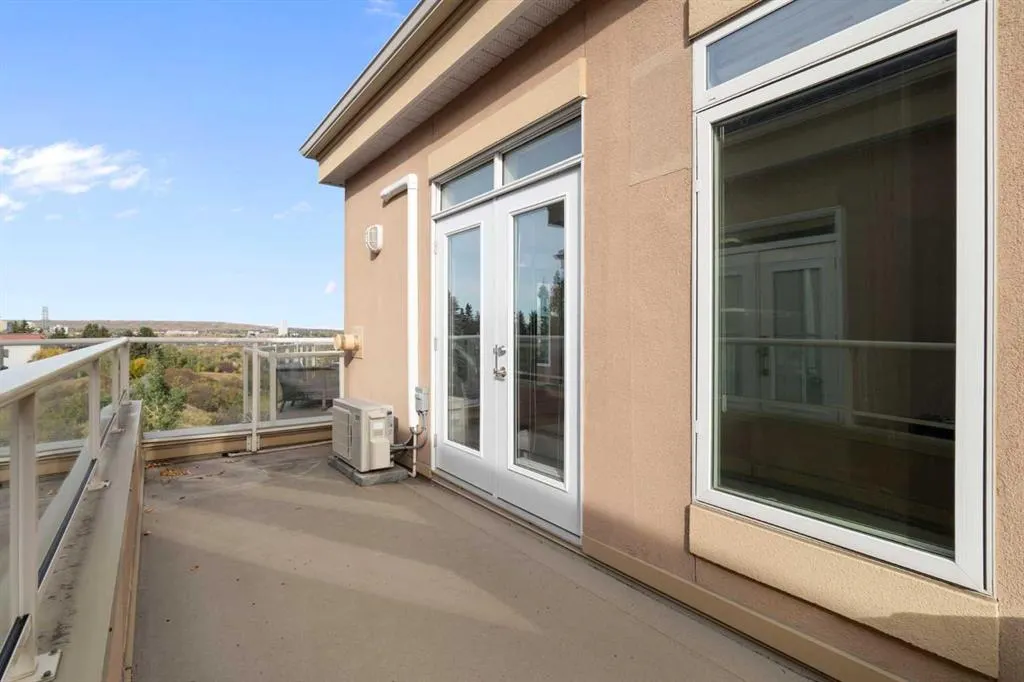 6 Hemlock Crescent SW #405