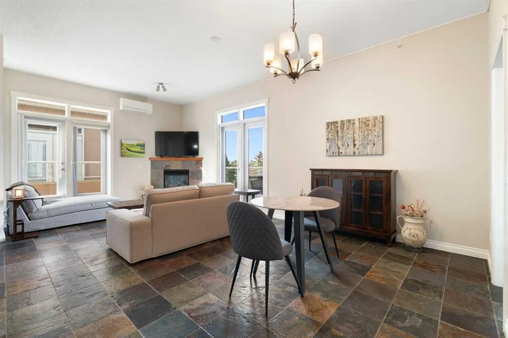 6 Hemlock Crescent SW #405