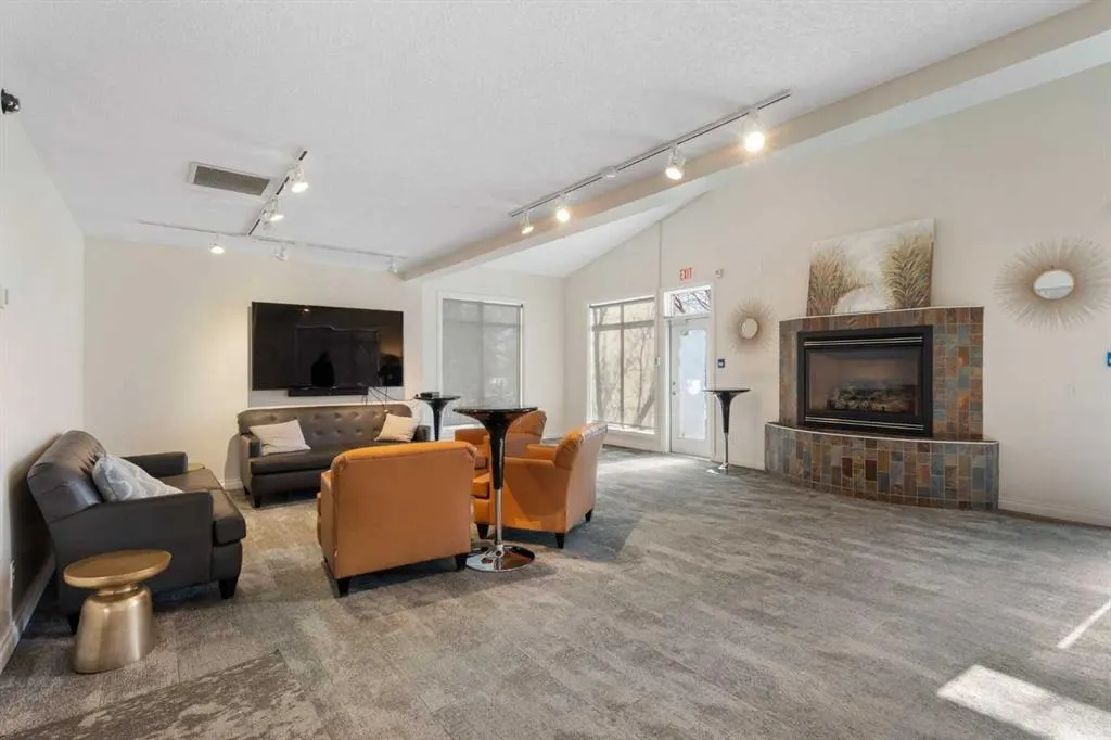 6 Hemlock Crescent SW #405