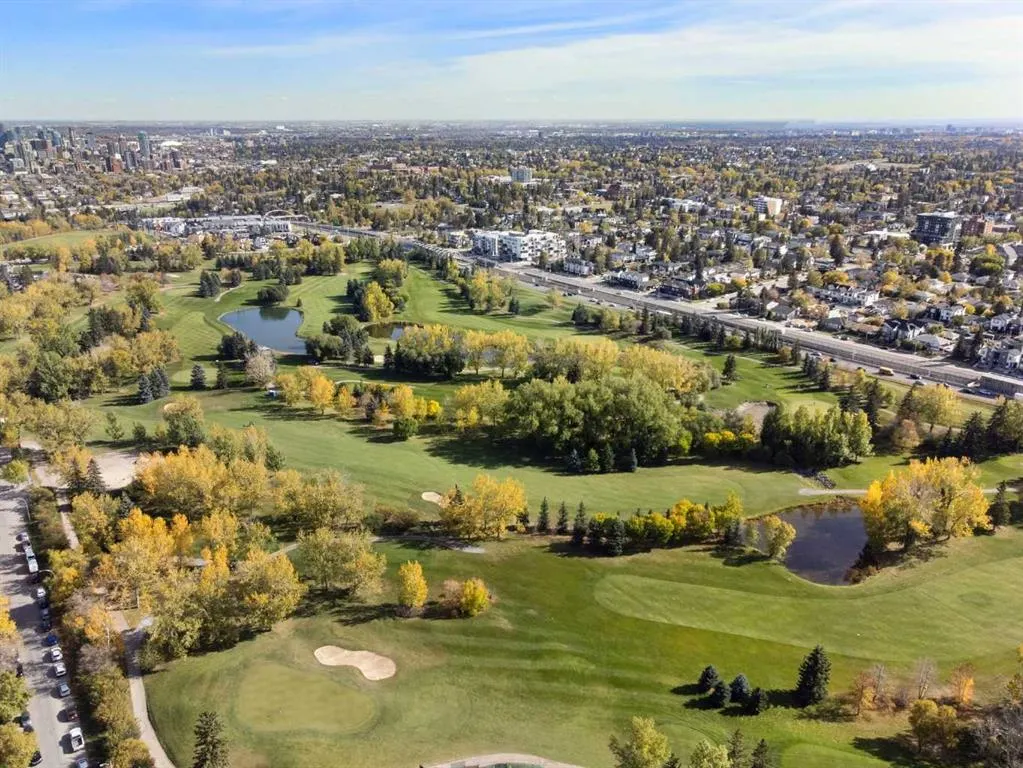 6 Hemlock Crescent SW #405