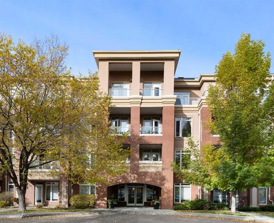 6 Hemlock Crescent SW #405