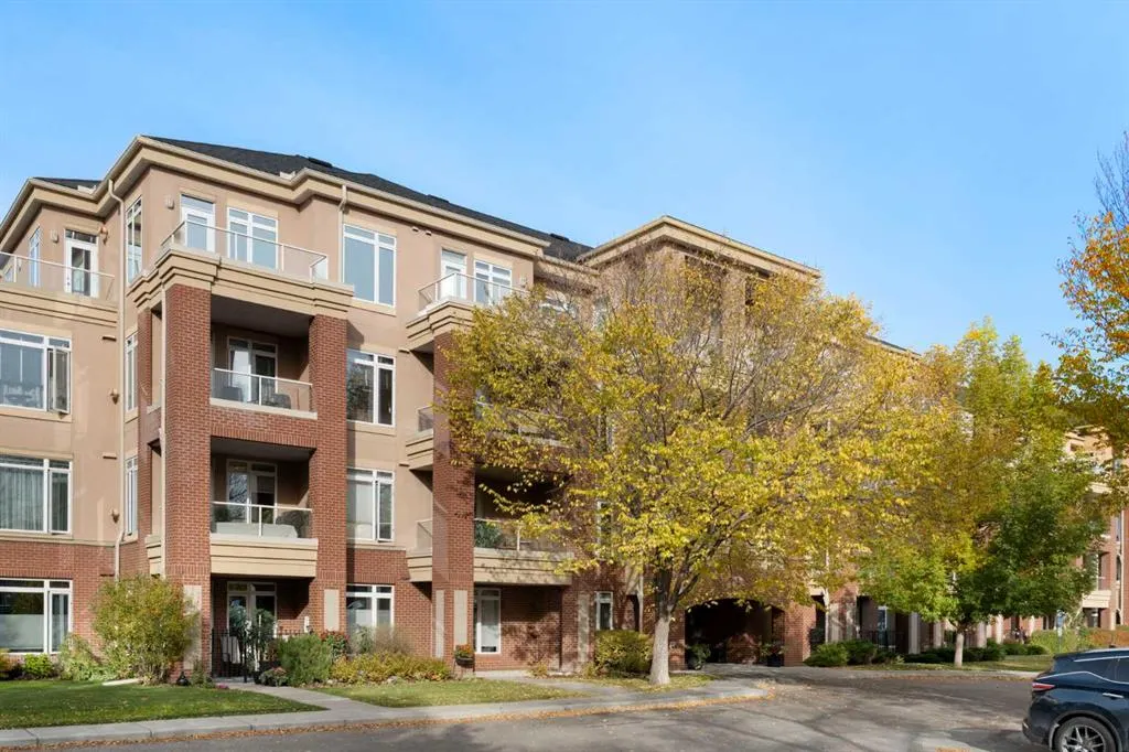 6 Hemlock Crescent SW #405